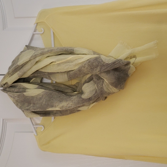 New with tag Blouse/Tunic with buttons on the back - Picture 2 of 6